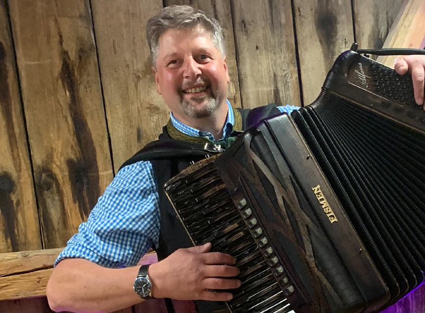 Alfons Kennerknecht - One Man Band, Veranstalter, Initiator des Weihnachtssingen